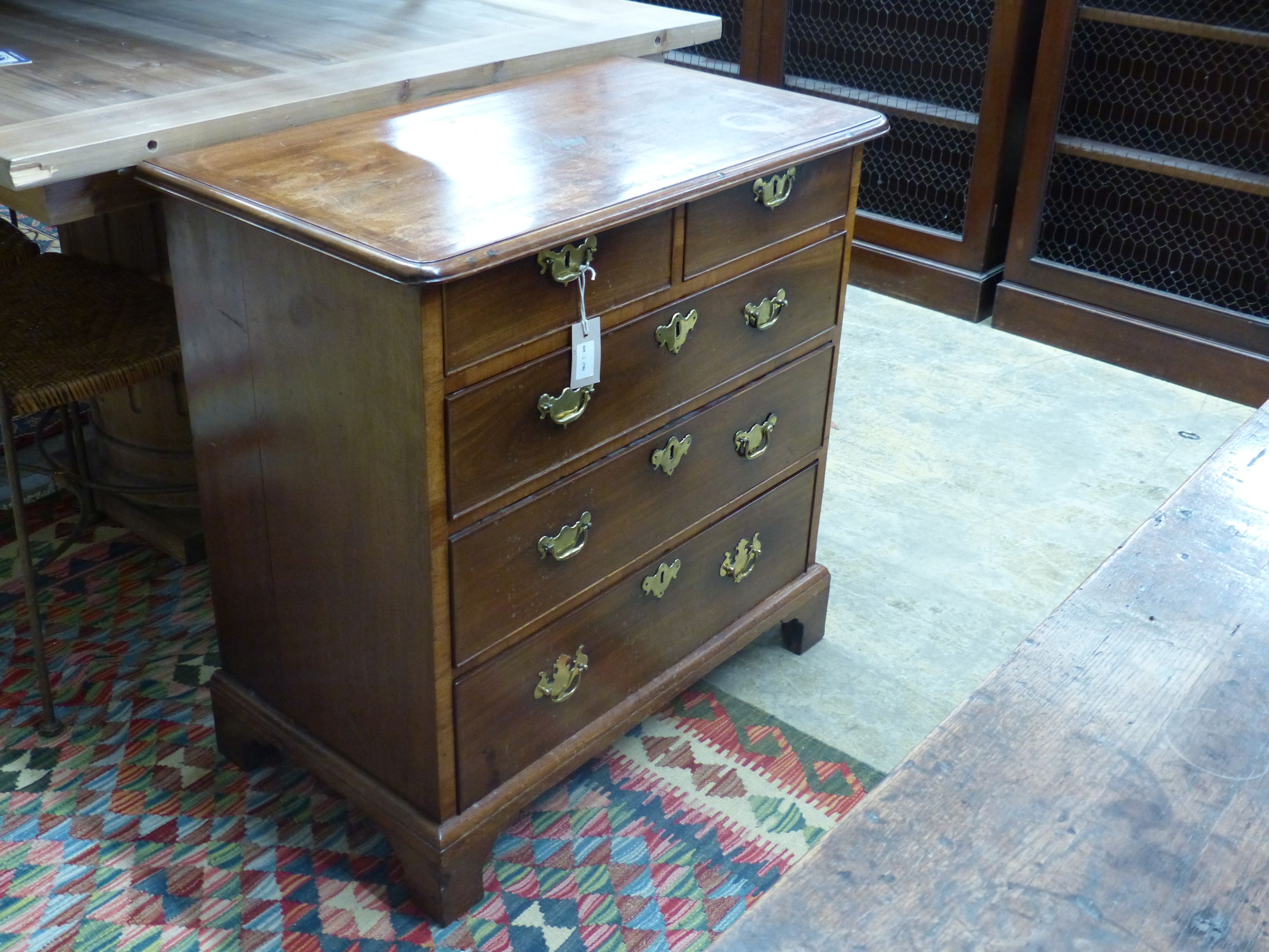 A small George III mahogany chest of drawers, width 75cm, depth 42cm, height 76cm